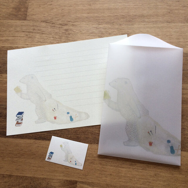 Letter set -Polar bear reading a book